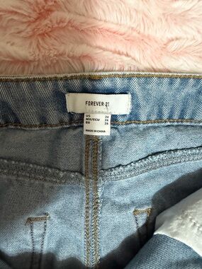 Forever 21 Light Wash Women’s Jeans - Pale Blue Denim